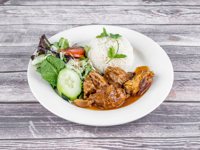 Read more about the article Pollo Guisado Dominicano